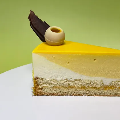 Ein Stück zitronencreme Torte