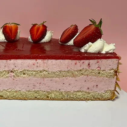 Querschnitt einer Erdbeertorte